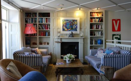 Image of room of furnishings by Mikes-Photography from Pixabay