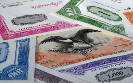 Image of stock Certificates by Pictavio from Pixabay