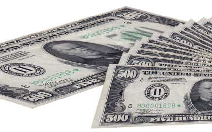 Photo of a stack of 500 dollar bills courtesy Gerd Altmann/pixabay