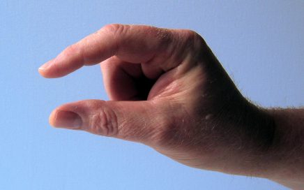 Image of a hand with thumb and finger slightly parted courtesy geralt from Pixabay